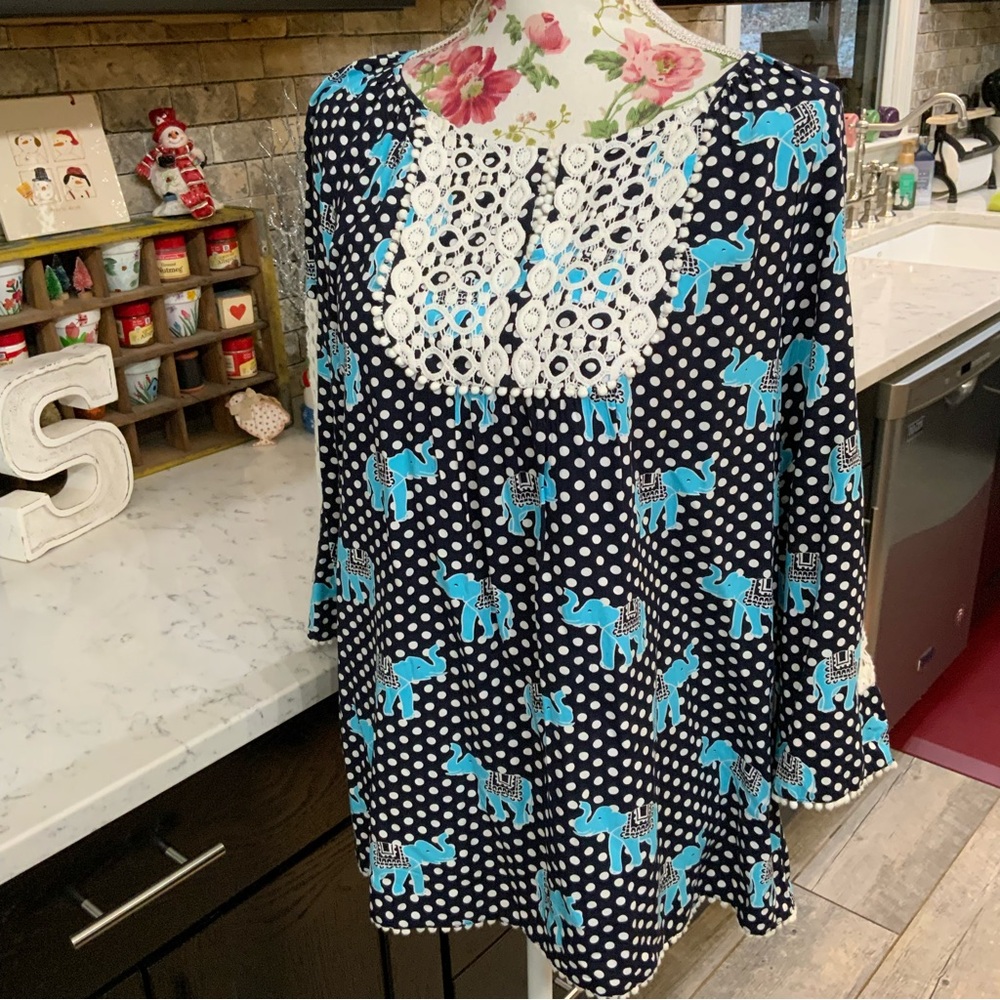 Crown & Ivy Navy & White 3/4 Lace Sleeve Elephant Print Peasant Blouse Sz Medium